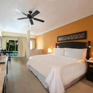 Swim Up Junior Suite